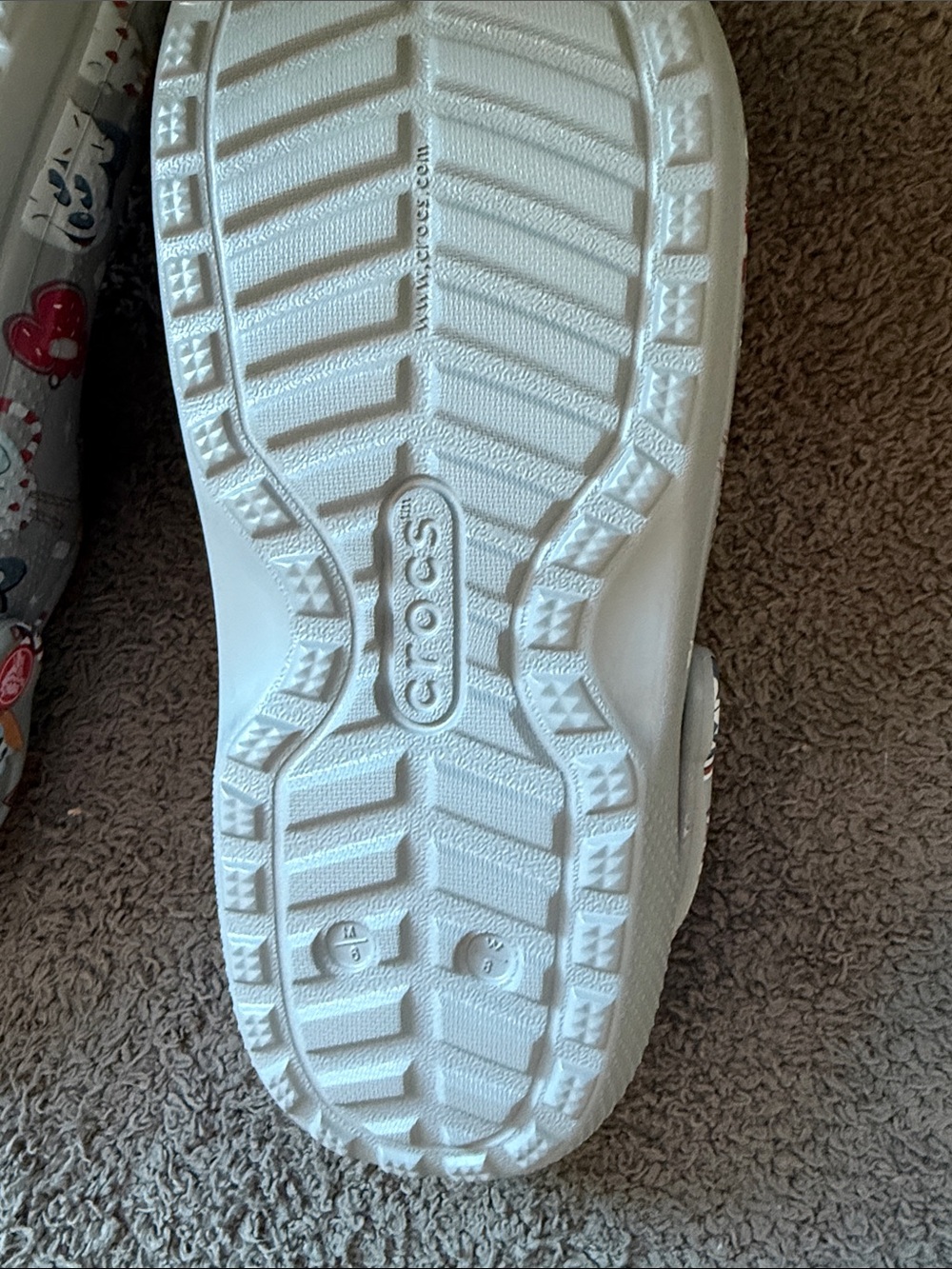 Crocs Disney Sherpa-Lined Clogs, Christmas-themed, women’s size 8 NEW - Picture 10 of 11